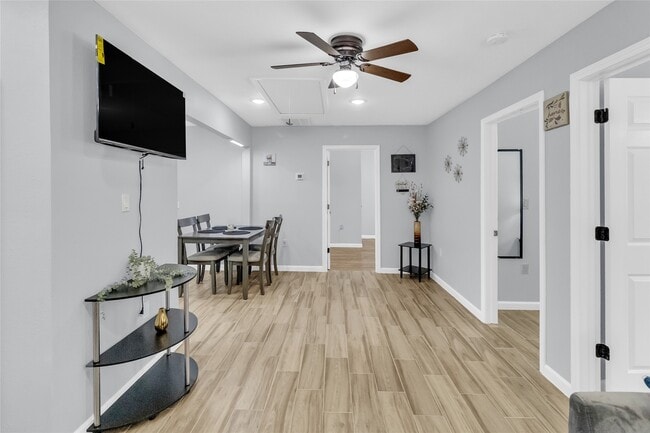 Building Photo - 5815 Schevers St