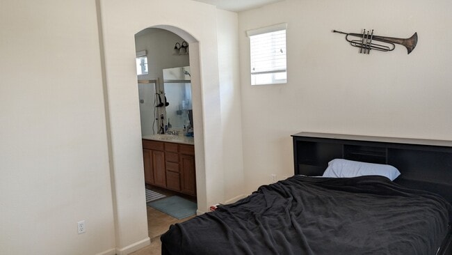 Building Photo - WELCOME HOME! Available 2 Bedroom 2 Bath Located in Elk Grove! Contact us today!!!