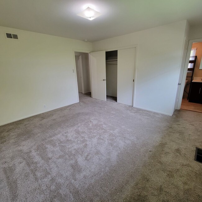 Building Photo - Well-Maintained Redwood City Home with Bonus Room & Private Yard