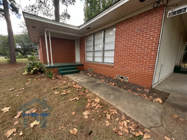 Building Photo - 817 Caver St