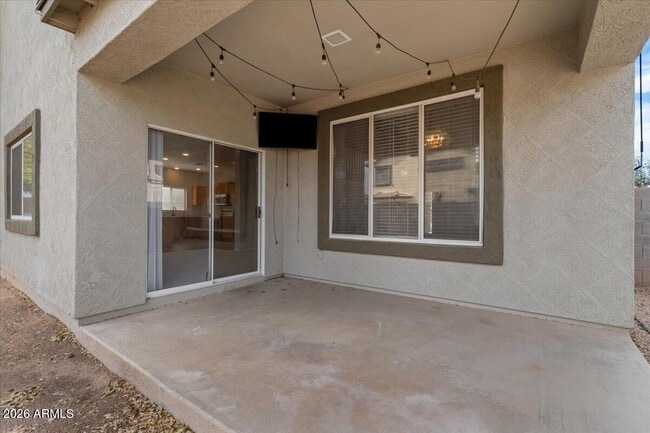 Building Photo - 1950 E Los Alamos St