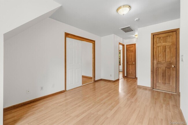 Building Photo - 539 Elizabeth Rd