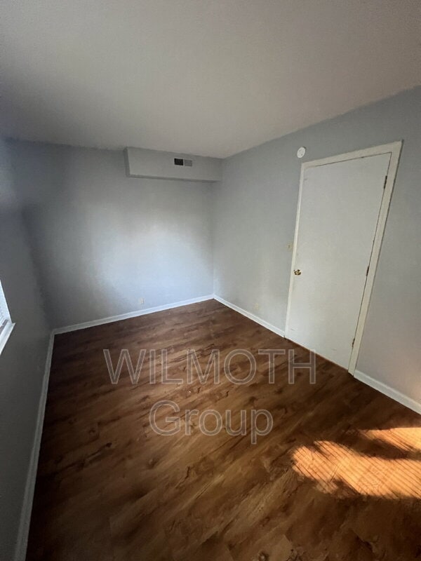 Building Photo - 318 N Clark St