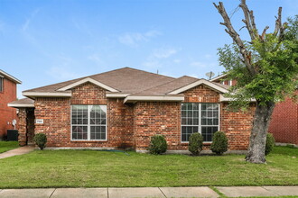 Building Photo - 705 Pine Hollow Dr