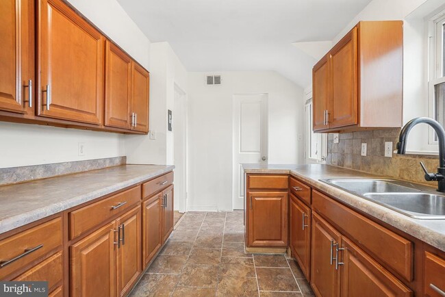 Building Photo - 6212 Carters Ln