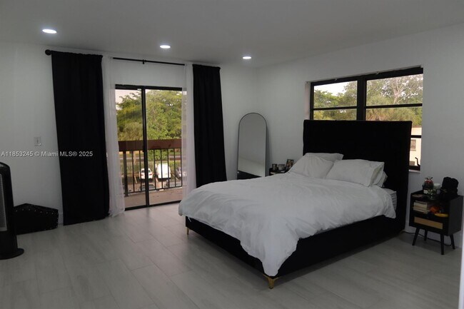 Building Photo - 8660 SW 149th Ave