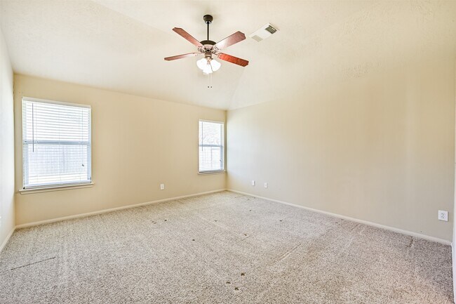 Building Photo - 2006 Plantain Lily Ct