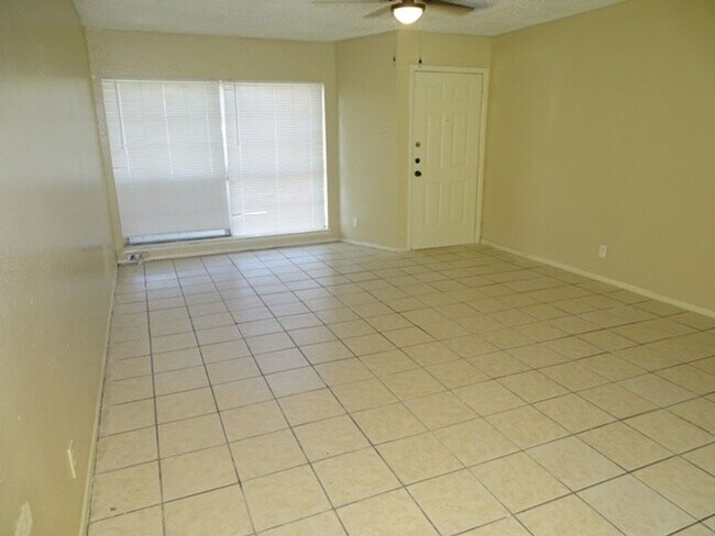 Building Photo - 9122 Ocean Gate St