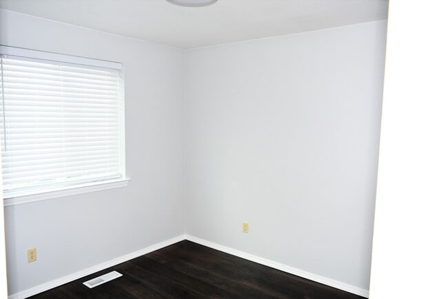 Building Photo - 5706 Crystal Ct SE
