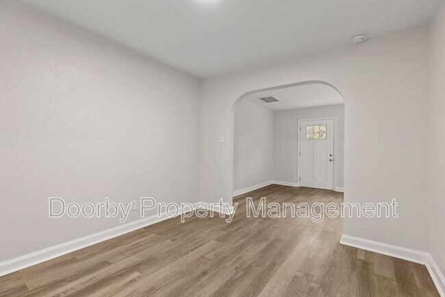 Building Photo - 1610 Parkway Dr