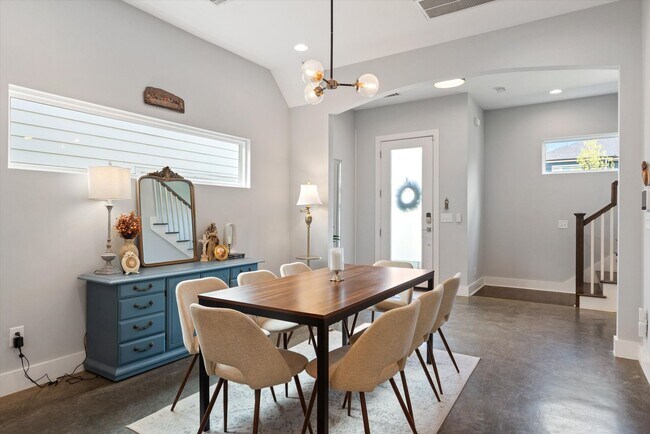 Building Photo - Beautiful Home in Nashville!