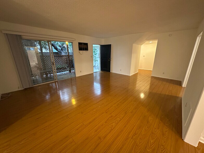 Building Photo - 1906 Pelham Ave