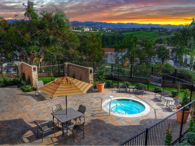 Building Photo - Stunning OCEAN VIEW!