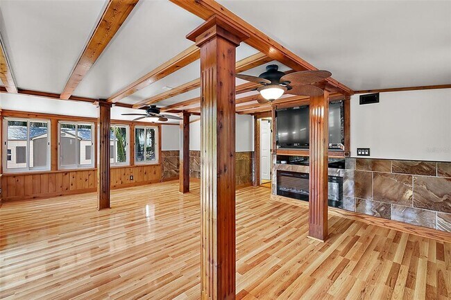 Building Photo - 507 Lakeshore Dr