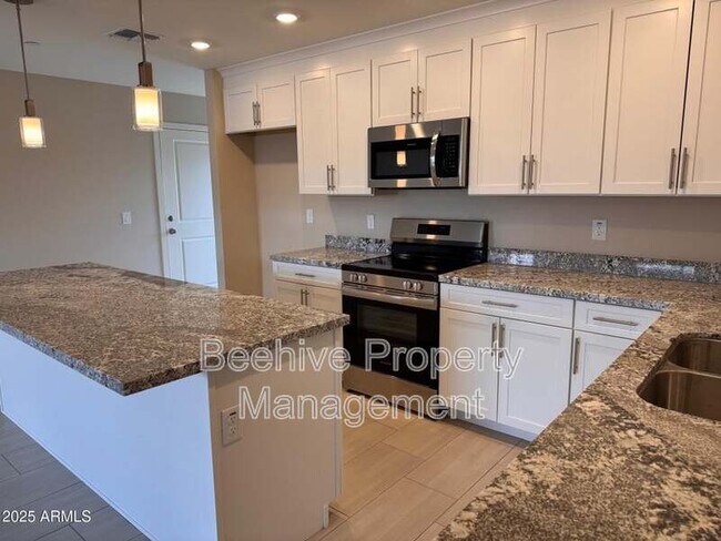 Building Photo - 523 S Pasadena