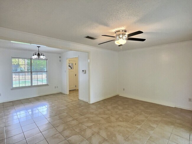 Building Photo - 3-bedroom 2-bathroom home in Vancleave, MS!