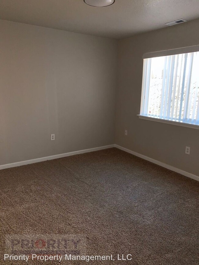 Building Photo - 1101 Desert Hills Cir E