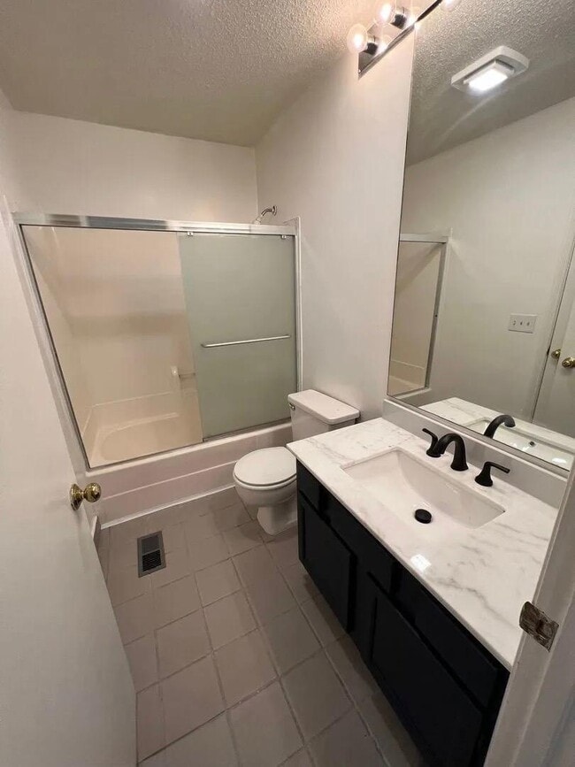 Building Photo - 1000 Stonegate Dr