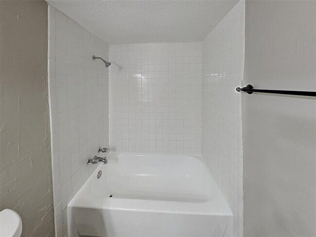 Building Photo - 519 Windsor Dr