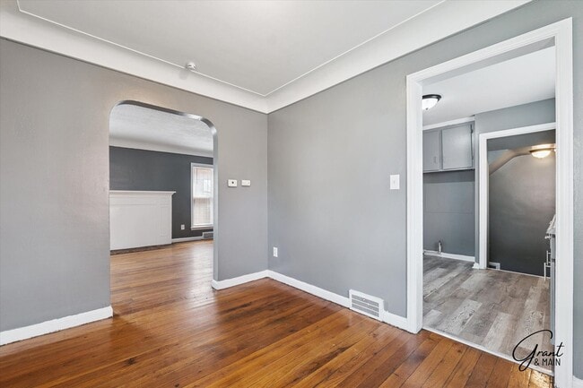Building Photo - $1250 3 bedroom bungalow