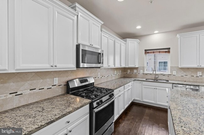 Building Photo - 7035 Southmoor St