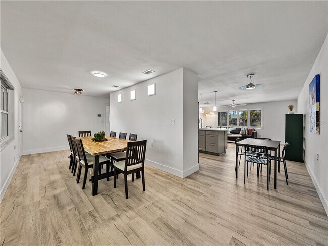 Building Photo - 7125 Shore Dr S