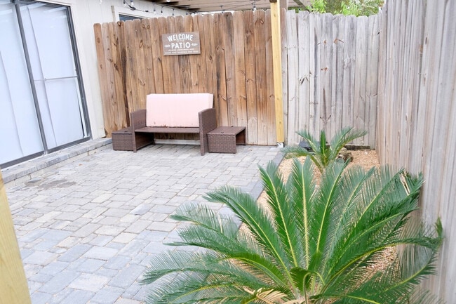 Building Photo - 1741 Horseshoe Cir