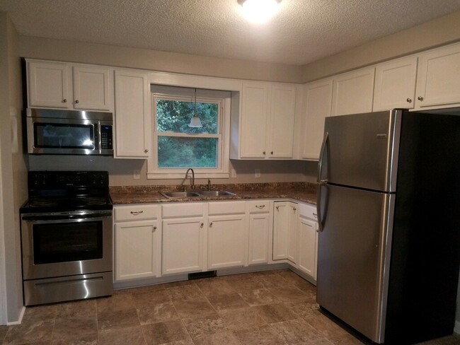 Building Photo - 3 Bedroom Pet Friendly Home For Rent Near ...