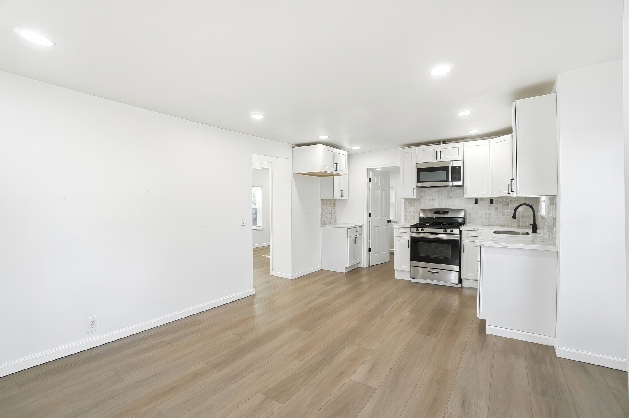 Building Photo - 149 W Lane Ave