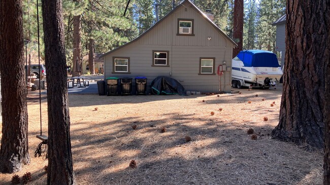 Building Photo - Mountain cabin walking distance from the Lake