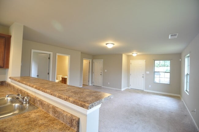 Building Photo - 3528 Avalon Lake Dr SW