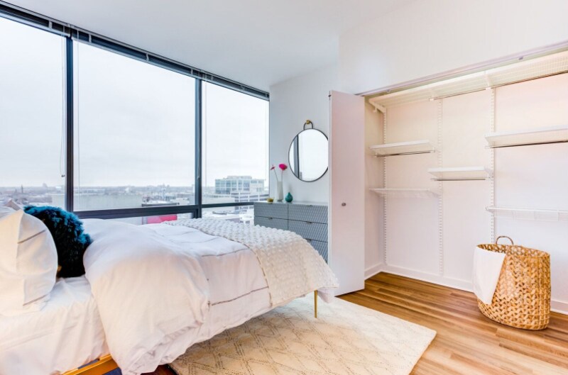 Building Photo - 853 W Blackhawk St