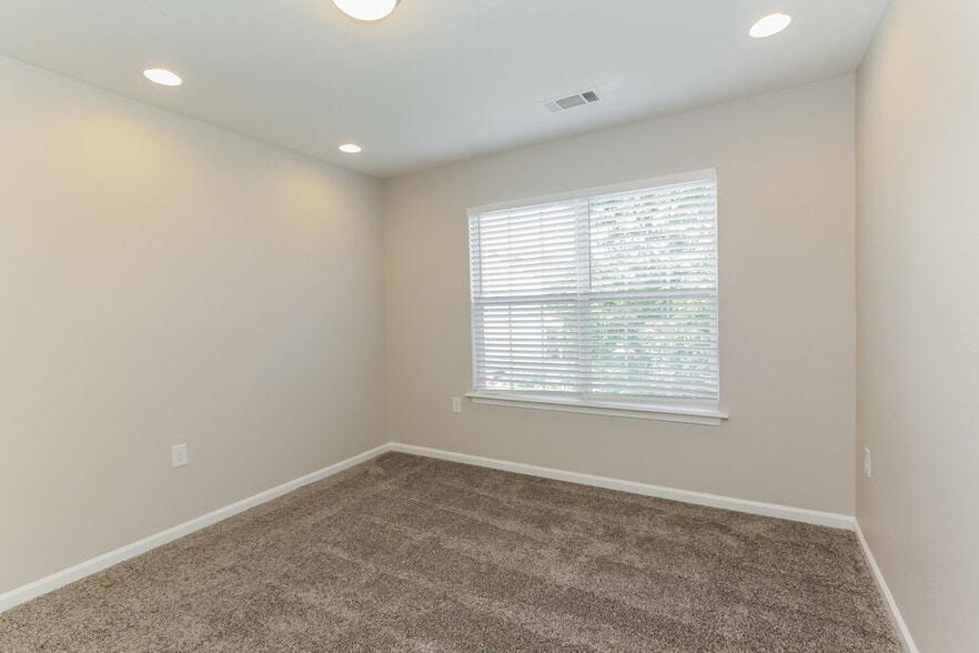 Building Photo - 333 Hunslet Cir