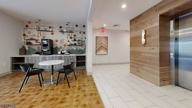 Building Photo - 1181 Morris Ave