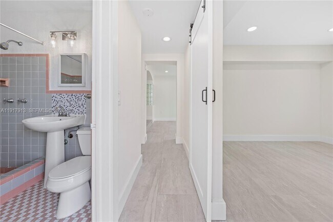 Building Photo - 161 SW 52nd Ct