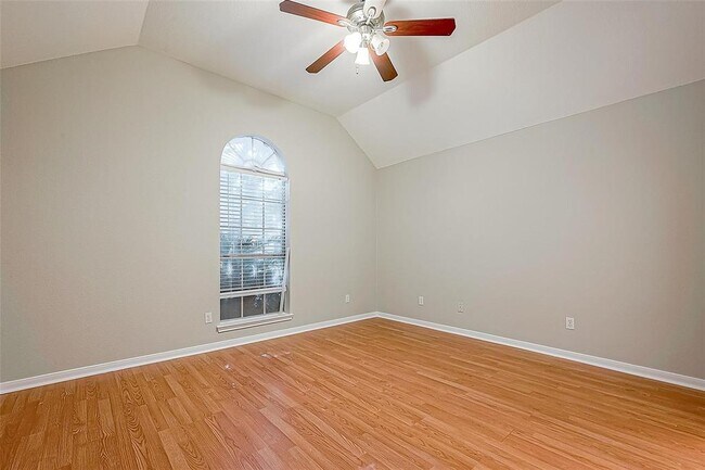 Building Photo - 6419 New World Dr
