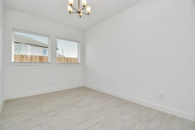 Building Photo - 211 Amaranth Wy