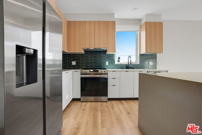 Building Photo - 5813 Lexington Ave