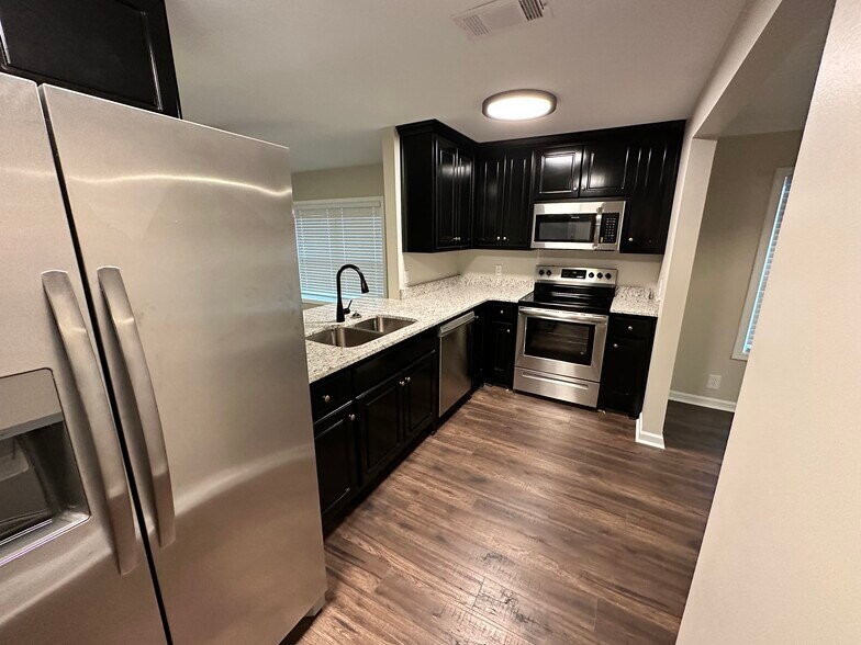 Building Photo - 406 Phillips Ave