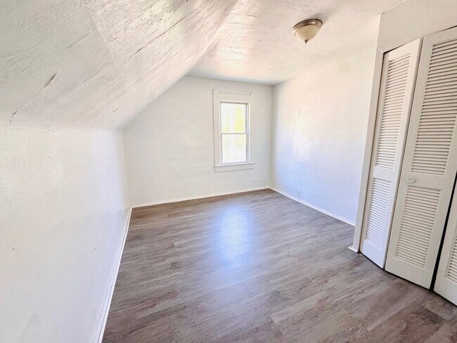 Building Photo - 924 Ansel Rd