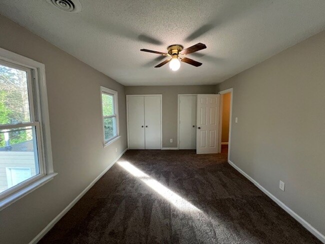 Building Photo - Beautiful Townhome with New LVP Floors and...