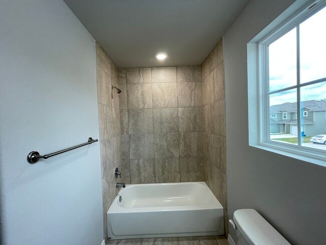 Building Photo - Town home for rent