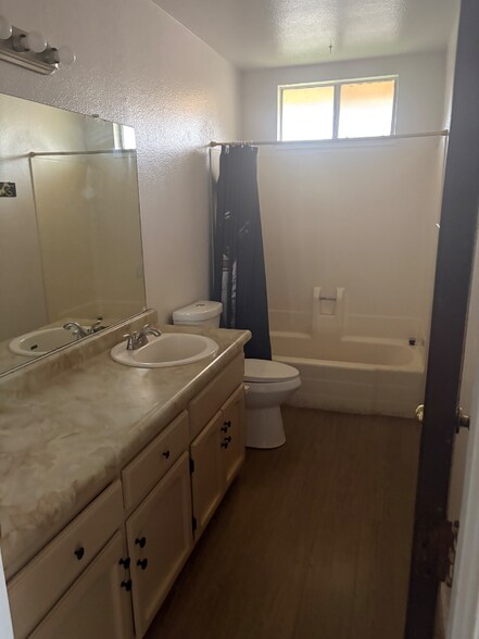 Building Photo - 1905 Roth Ct