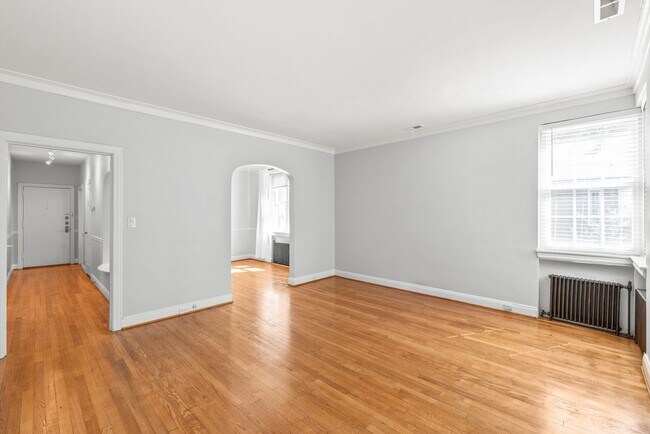 Building Photo - 920 Monticello Terrace