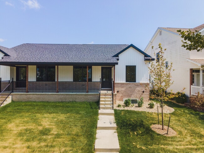 Building Photo - 1613 Belclare Rd