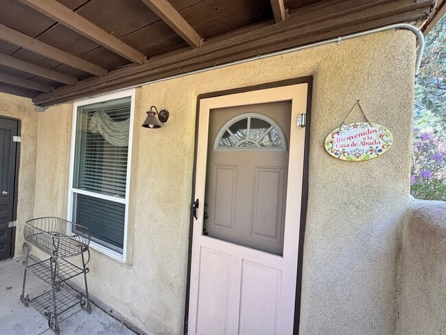 Building Photo - Los Ranchos Casita with Utilities Included!