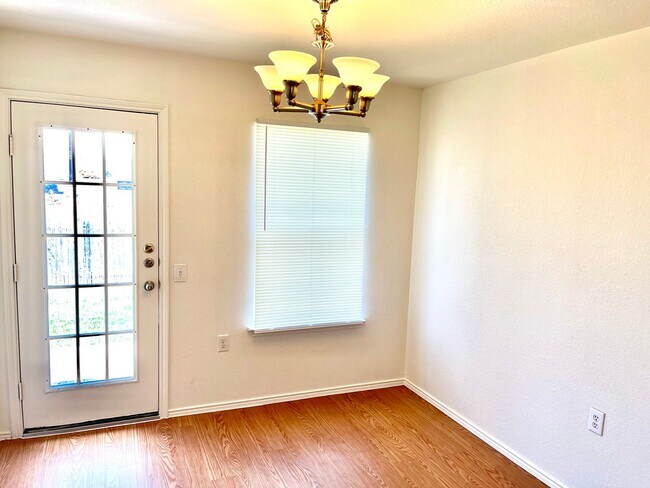Building Photo - Home near downtown Austin and Airport!