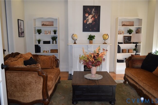 Building Photo - 422 W Clay St