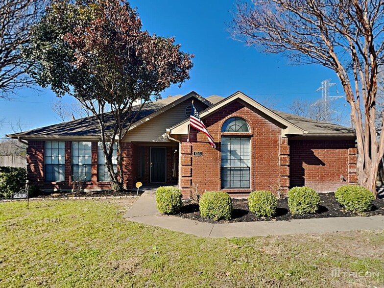Building Photo - 653 Edgewood Dr