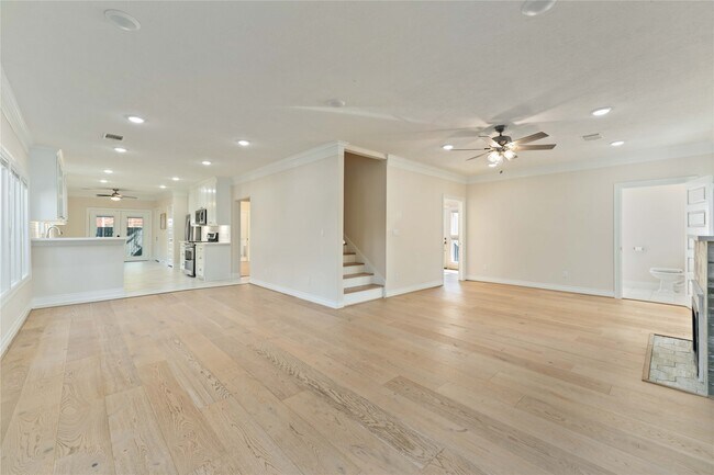 Building Photo - 2631 Persa St